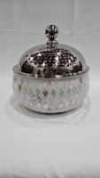 Casserole en acier inoxydable isolée de luxe avec finition nacre, design moderne, passe au lave-vaisselle