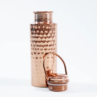 Bouteille d'eau en cuivre à 99 %, design moderne, personnalisable (couleur et logo), haute qualité, pour la gym, la consommation quotidienne, Inde, prix abordable, best-seller