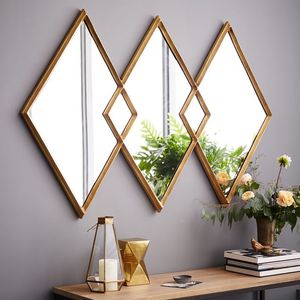 Miroir mural en métal au design minimaliste adapté aux thèmes de décoration scandinave chambres lumineuses à espaces ouverts intérieurs subtils aux tons clairs - Product Image 2