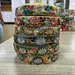 Lacets floraux brodés sur mesure en taille 1.25 pouces à 2 pouces et plus, idéaux pour une utilisation comme pour des vêtements traditionnels - Product Image 1