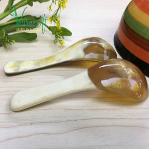 Cuillère vietnamien à manche court. Cuillère en corne faite à la main, cuillère en corne de buffle naturelle, cuillères pour servir de la nourriture et des boissons cadeau significatif - Product Image 4