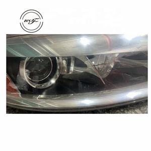Los Faros Delanteros eran Lámparas Halógenas y Luces Altas para AUDI Q7 - Product Image 3