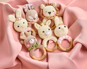 Jouets hochets en crochet personnalisés en gros, adaptés aux enfants, hochets pour bébés en crochet animalier, cadeaux de bain, jouets à saisir en crochet - Product Image 3