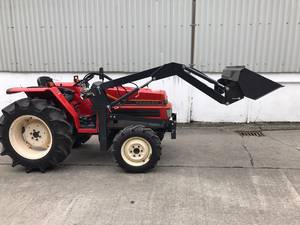 Livraison gratuite Tracteur compact FX-265 avec nouveau chargeur frontal |   26HP 1.46L 3 cylindres Diesel |   4x4 |   9F/3R Power Shift |   Capacité de levage de 350 kg - Product Image 5