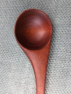 Ensemble de couverts en bois écologiques et durables faits à la main, avec options réutilisables et jetables, design unique, ustensiles naturels pour offrir en cadeau - Product Image 3