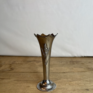 Vase à fleurs élégant en aluminium pour la décoration moderne de la maison et de magnifiques arrangements de centre de table - Product Image 1