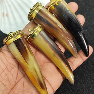 Collar con Colgante de Cuerno de Búfalo, Joyería Tribal Natural y Sostenible para Mujer, Alta Calidad - Product Image 1