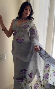 Collection Saree de créateur attrayante avec travail à la main partout et bordure Val Moti en tissu de soie Teby doux pour les femmes - Product Image 2