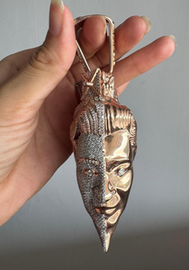 Collar con Colgante de Cabeza de Mujer con Diamante Moissanita Plateado, Diseño Artístico de Rostro, Collar con Acabado Artesanal Detallado - Product Image 3