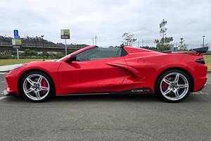 Chevrolet Corvette Stingray Coupé AeroPerfect ThrillDefined ModernIcon 2024 Usado, Volante a la Izquierda, Cuero Oscuro R15, Techo Panorámico - Product Image 3