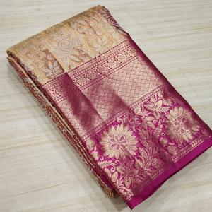 Saree de seda verde Pishwas hecho a medida con exquisito tejido Zari. Hecho de textura ligera de seda Premium. Ideal para bodas - Product Image 6