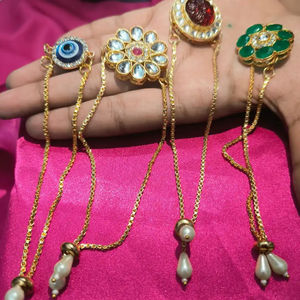 Surtido Boho Kundan Rakhi Wristlet Hecho a mano Tamaño ajustable Pulsera Cadenas Artículo de regalo único Boda Mehendi Favor Regalos - Product Image 3