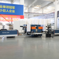 Línea de Producción de Máquina de Engarzado de Esquinas de Cuatro Cabezas CNC Totalmente Servoaccionada para Ventanas y Puertas de Aluminio