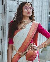 Sari en soie de créateur dernier cri avec Rich Pallu & Jacquard Work All Over Party Wear