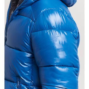 Vestes matelassées en duvet d'oie pour hommes, en gros, fines, avec logo brodé sur le devant, rembourrage, tissu brillant, fermeture éclair imperméable, pour l'hiver - Product Image 5
