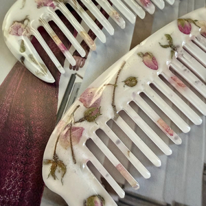 หวีเรซิ่นมืออาชีพสำหรับช่างตัดผม ใช้สำหรับจัดแต่งทรงผมในร้านเสริมสวย วัสดุเรซิ่นคุณภาพสูง - Product Image 1