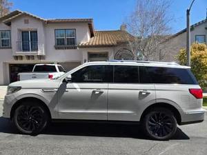 Lincoln Navigator Reserve 2024, SUV de luxe, intérieur clair, moteur atmosphérique 4L, transmission automatique, transmission intégrale, sièges en cuir, Cruiser - Product Image 5