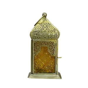 Venta al por mayor de faroles decorativos de metal dorado y vidrio de estilo marroquí hechos a mano para decoración de mesa y colgantes para el hogar al mejor precio. - Product Image 6
