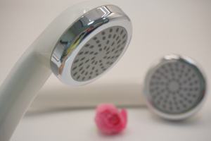 Pommeau de Douche Portable en Plastique ABS OEM, Sortie Unique, Haute Pression, Design Moderne, Capuchon Chromé Blanc, Logo Personnalisé, Utilisation Salle de Bain - Product Image 3