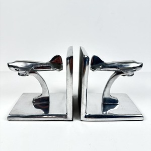 Serre-livres élégants en métal argenté avec une brillance lisse, parfaits pour les bureaux professionnels et les bibliothèques domestiques élégantes - Product Image 1