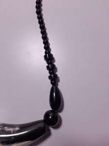 Pendentif unisexe en corne de buffle véritable fait à la main pour femme Chaîne classique en forme de fleur en diamant Nouveau design artisanal - Product Image 5