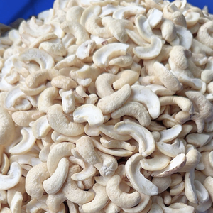 Vente flash, meilleur prix, noix de cajou Santigo Factory, prix des noix de cajou W320 du Vietnam, emballage de marque privée disponible - Product Image 1