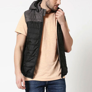 Chaleco Acolchado de Lona con Capucha para Uso en Exteriores, el Más Vendido, Moda Urbana, Material Duradero, Logotipo Frontal para Hombre, Precio al por Mayor - Product Image 1