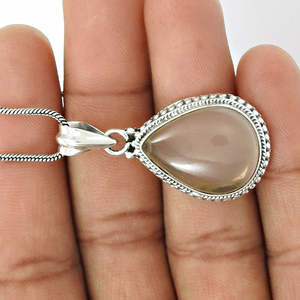 Pendentif en argent sterling 925 fait à la main avec pierre précieuse en quartz rose, serti de pierres ethniques, bijoux pour femmes avec coupe poire brillante, bijoux bohèmes - Product Image 2