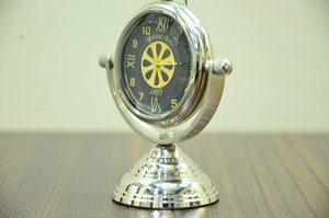 2023 fait à la main Design moderne en laiton horloge de Table nautique intérieur décoratif maison bureau horloge de bureau quantité en vrac fabriqué en inde - Product Image 3