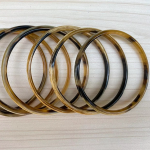 Bracelets en corne de buffle naturelle, fabrication artisanale de bijoux en corne de buffle - Product Image 1