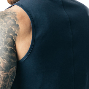 เสื้อกล้ามวิ่งแขนกุดแห้งเร็วป้องกันการหดตัว O สำหรับการเพาะกายสไตล์สปอร์ตแบบลำลองโลโก้ตามสั่ง - Product Image 5