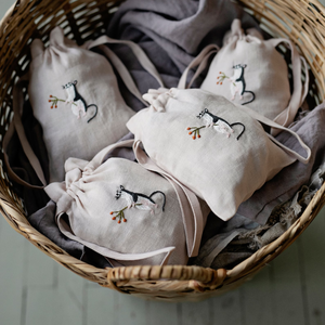 Sac en lin brodé à la main avec broderie de différentes couleurs sac à dos en lin 100% doux lavé OEM fabriqué au Vietnam - Product Image 6