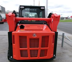 Chargeuse sur chenilles Kubota SVL65-2, moteur diesel Euro5, transmission par engrenages, attache rapide hydraulique, cabine fermée, couple de levage élevé, moteur Kubota - Product Image 3