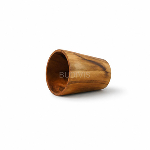 Mug en bois naturel fait main avec un design vintage, léger et finition rustique lisse, provenant de Bali, pour la décoration de la table de cuisine - Product Image 3