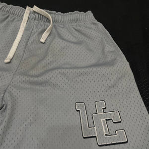 Short décontracté en maille de polyester à trou ouvert Service OEM solide en toile respirante avec cordon de serrage disponible - Product Image 2