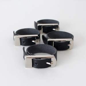 Servilleteros de cuero únicos para uso diario y decoración de mesa festiva elaborados en texturas ricas y colores terrosos cálidos - Product Image 4