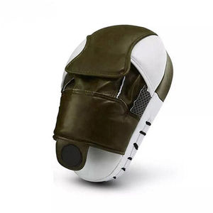 Protège-poignets de boxe en cuir imperméable de haute qualité, personnalisables, légers et respirants, pour l'entraînement de boxe et de karaté, en vente - Product Image 5