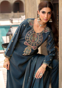 Travail manuel sur des tissus en soie Simmer avec doublure en coton, travail manuel Daman, costume exclusif avec manches - Product Image 3