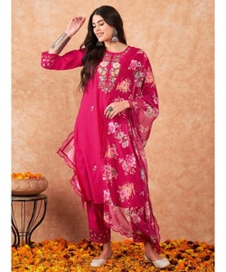 Magnifique costume pakistanais Salwar Kameezwhite Sharara avec motif brodé vintage pour robe de mariée formelle. - Product Image 1