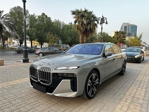 BMW Série 7 740i Exclusive Sedan Luxe 3.0T Moteur Turbo Propulsion Arrière Intérieur Sombre Modèle 2023 d'occasion en stock 735Li - Product Image 3