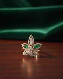 Best And Unique Hot Selling Design With Moissanite Diamonds With <b>Green</b> Stone Fine 925 Silver Ring - Product Image 1