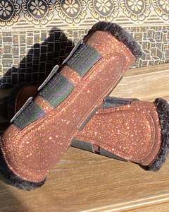 Fabricant équestre grossiste bottes de brossage en fausse fourrure en néoprène de conception personnalisée produits équestres respirants pour chevaux du Pakistan - Product Image 6