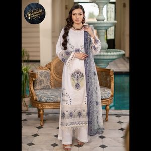 Ssumaira luxe 3PC coton Ensemble Designer Munira's élégant étape Anarkali complexe broderie paillettes jumelé imprimé Khaddi - Product Image 6