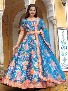 Lehenga Choli de Seda con Estampado Floral Azul, Blusa Bordada con Estampado Digital Vibrante, Dupatta de Red Elegante para Ocasiones Festivas, Estilo Bollywood - Product Image 2