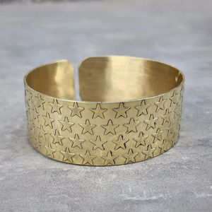 Brazalete ancho de diseñador floral de latón puro 100% hecho a mano, brazalete ajustable, Regalo para mamá - Product Image 1