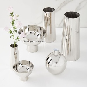 Trending Brass Flower <b>Vase</b> <b>Gold</b> Finished for Home and Office Tabletop Fresh Flowers Decoration Handmade Flower <b>Vases</b> - Product Image 3