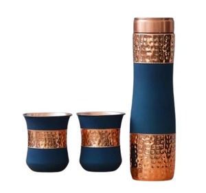 Bouteille en cuivre Velvet Curve 650 ML, Ajoutez une touche d'élégance à votre journée avec la bouteille en cuivre Velvet Curve 650 ML - Product Image 1