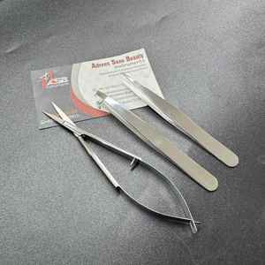 Pinzas de cejas plateadas de alta calidad, logotipo personalizado, puntas puntiagudas inclinadas de acero sostenible, pinzas para cejas con tijera de resorte para cejas - Product Image 1