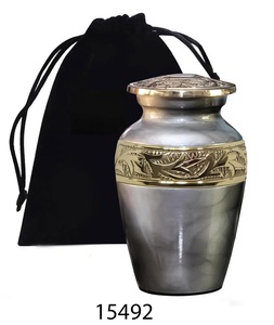 ของที่ระลึกทำจากทองเหลืองแบบดั้งเดิมเพื่อเป็นเกียรติแก่คนที่คุณรักด้วยการออกแบบที่คลาสสิกและเป็นอนุสรณ์ที่ไร้กาลเวลา - Product Image 6