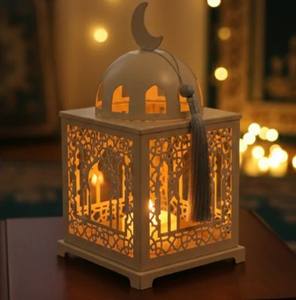 Lanterne en métal blanc élégante en forme de croissant avec des découpes complexes, lumière douce de bougie, pompon suspendu, idéale pour la décoration festive de la maison - Product Image 2